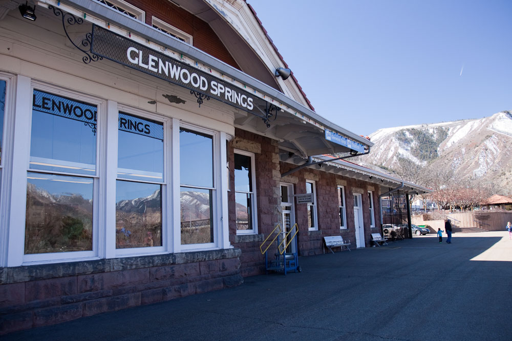 union station denver train to glenwood springs